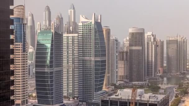 Obytné byty a kanceláře v okrese Jumeirah, který je v Dubaji — Stock video