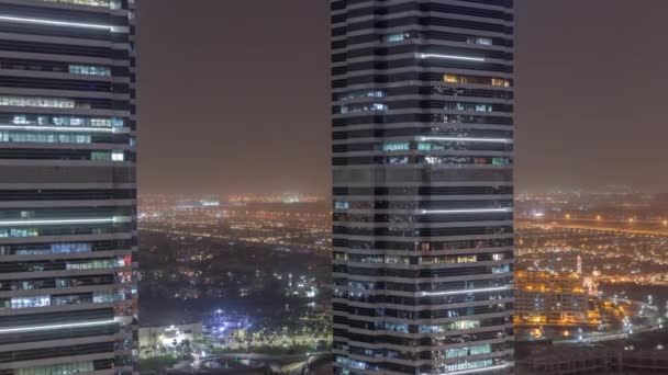 Budynki biurowe w Jumeirah Lake Towers District Night timelapse w Dubaju — Wideo stockowe