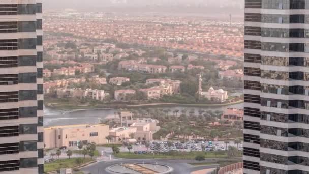 迪拜市公寓房屋和别墅的鸟瞰图，阿拉伯联合酋长国 — 图库视频影像