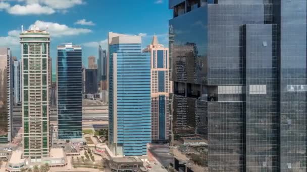 Apartamentos e escritórios residenciais em Jumeirah lago torres distrito timelapse em Dubai — Vídeo de Stock