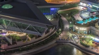 Dubai'de Jumeirah göl kuleleri ilçe gece timelapse konut ve ofis binaları