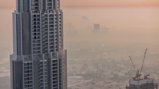 Vista aérea del barrio de Zabeel y Dubai arroyo con edificios típicos antiguos y modernos timelapse mañana . — Vídeos de Stock