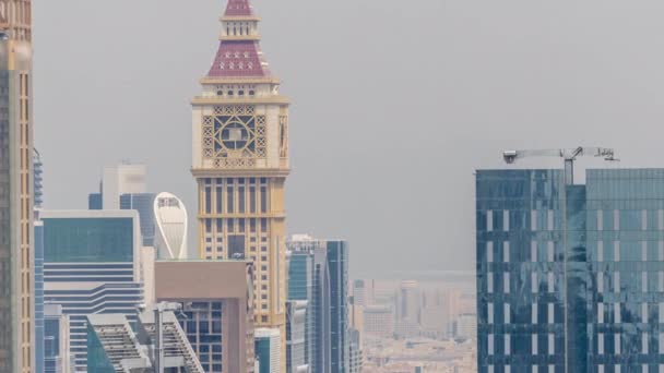 Περιοχή του διεθνούς χρηματοπιστωτικού κέντρου του Ντουμπάι με σύγχρονο ουρανοξύστη — Αρχείο Βίντεο