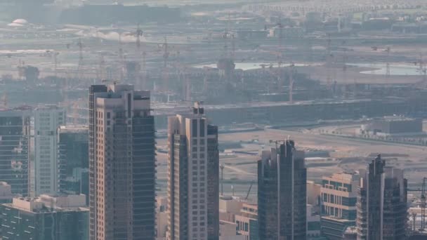 두바이 다운타운 고층 빌딩 타임랩스의 놀라운 공중 보기, 두바이, 아랍 에미리트 — 비디오