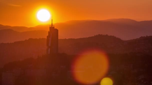 Solnedgång syn på Sarajevo från mest populära panoramautsikt plats i Sarajevo timelapse. — Stockvideo