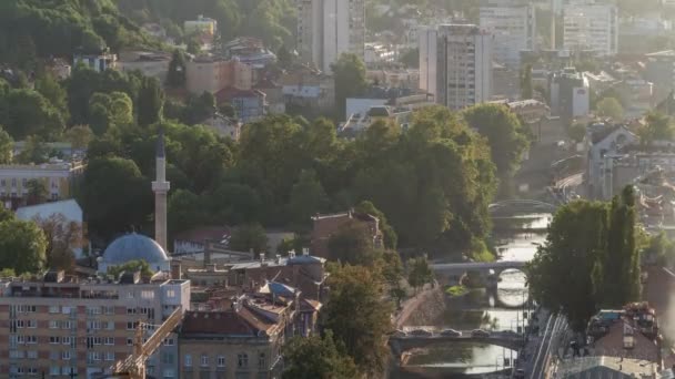 Πανοραμικό εναέριο αστικό τοπίο του ιστορικού κέντρου του Σαράγεβο timelapse — Αρχείο Βίντεο