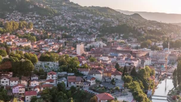 Панорамный воздушный пейзаж исторического центра Сараево — стоковое видео