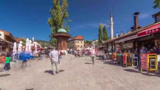 A Sebilj szökőkút Szarajevóban a bosznia-hercegovinai óvárosban időelapszus hiperlapszus. — Stock videók