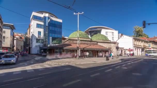Bosniak Instituut timelapse hyperlapse, in een gerenoveerd Turks badhuis in Sarajevo — Stockvideo