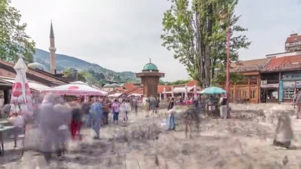 La fuente Sebilj en la ciudad vieja de Sarajevo en Bosnia y Herzegovina timelapse hyperlapse . — Vídeos de Stock