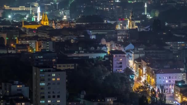 Widok z lotu ptaka historycznej części Sarajewa miasta noc timelapse. — Wideo stockowe