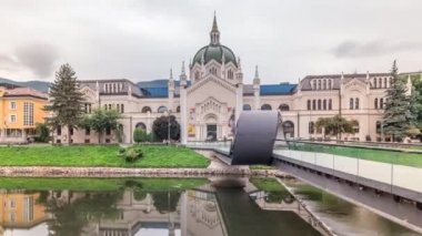 Saraybosna 'daki Güzel Sanatlar Akademisi ve Festina Lente köprüsü zaman atlaması, Bosna-Hersek