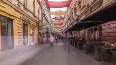 Ferhadiye yayası caddesinde insanların aşırı hıza ulaşması ile dolup taşar.