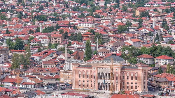 Widok na ratusz w centrum Sarajewa timelapse, punkt orientacyjny w stolicy Bośni i Hercegowiny, Europa — Zdjęcie stockowe