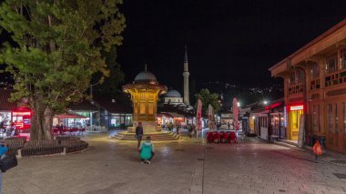 Bosna-Hersek 'in eski Saraybosna kentindeki Sebilj çeşmesinde gece süreleri aşırı hızlandı.