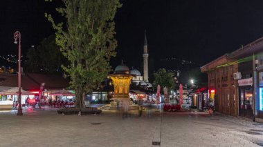 Bosna-Hersek 'in eski Saraybosna kentindeki Sebilj çeşmesinde gece süreleri aşırı hızlandı.