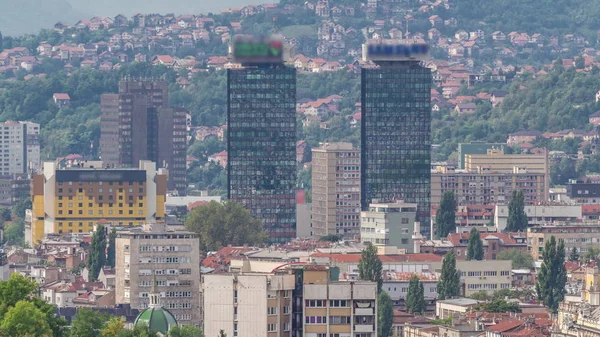 Vista aérea de los tejados del casco antiguo de Sarajevo y casas en las colinas timelapse, Sarajevo, Bosnia y Herzegovina —  Fotos de Stock