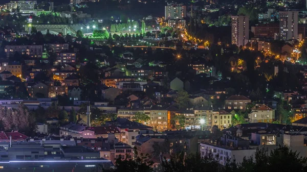 Panorama de la ville depuis le vieux cimetière juif timelapse nocturne à Sarajevo — Photo