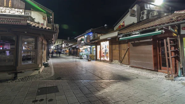 A Sebilj szökőkút Szarajevóban a bosznia-hercegovinai óvárosban éjszakai időelzáródás. — Stock Fotó