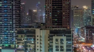 Dubai Marina gökdelenleri ve gezinti güvertesi gece zaman çizelgesi, Dubai, Birleşik Arap Emirlikleri