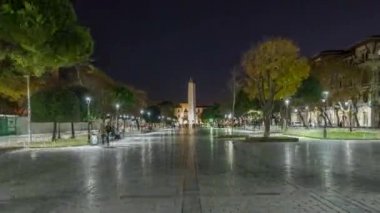 Sultanahmet Meydanı 'ndaki hiyerogliflerle birlikte Obelisk of Theodosius, İstanbul, Türkiye