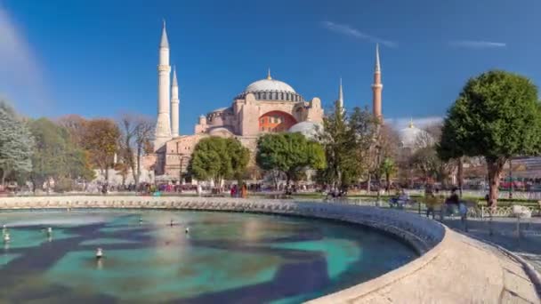 Hagia Sophia timelapse hyperlapse med en fontän, Istanbul, Turkiet — Stockvideo