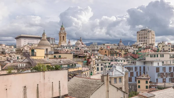 Αεροφωτογραφία της ευρωπαϊκής πόλης Genoa timelapse από ψηλά των παλαιών συνοικιών ιστορικό κέντρο, Λιγουρία, Ιταλία — Φωτογραφία Αρχείου