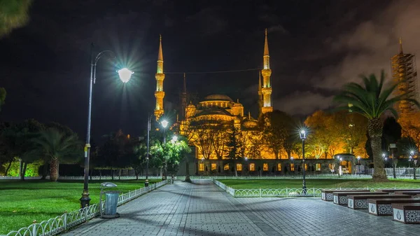 Mosquée bleue hyperlapse timelapse la nuit avec illumination dorée, Istanbul — Photo