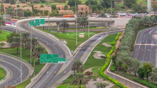 Cruce de vista aérea en la carretera Sheikh Zayed cerca de Dubai Marina y JLT timelapse, Dubai . — Vídeos de Stock