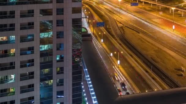 迪拜滨海和Jlt时间附近谢赫扎耶德公路的空中俯瞰. — 图库视频影像