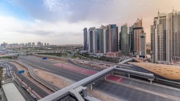 Widok z lotu ptaka na Sheikh Zayed Road w pobliżu Dubai Marina i Jlt timelapse, Dubaj. — Wideo stockowe