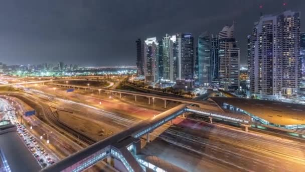 Flygfoto över Sheikh Zayed Road nära Dubai Marina och Jlt timelapse, Dubai. — Stockvideo