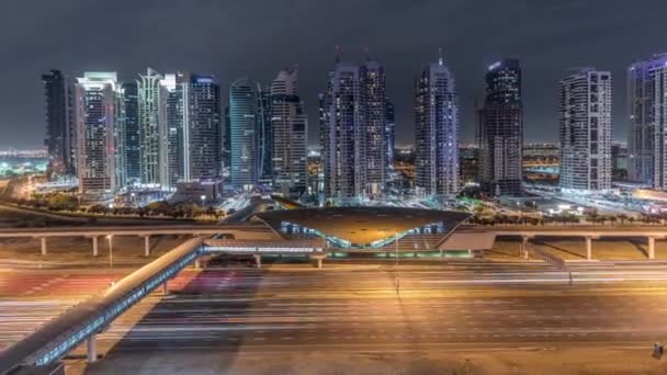 Vista aerea dall'alto sulla strada Sheikh Zayed vicino a Dubai Marina e al timelapse JLT, Dubai . — Video Stock