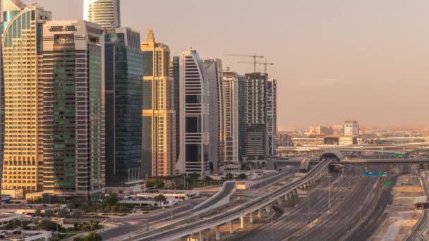 Vista aerea dall'alto sulla strada Sheikh Zayed vicino a Dubai Marina e al timelapse JLT, Dubai . — Video Stock