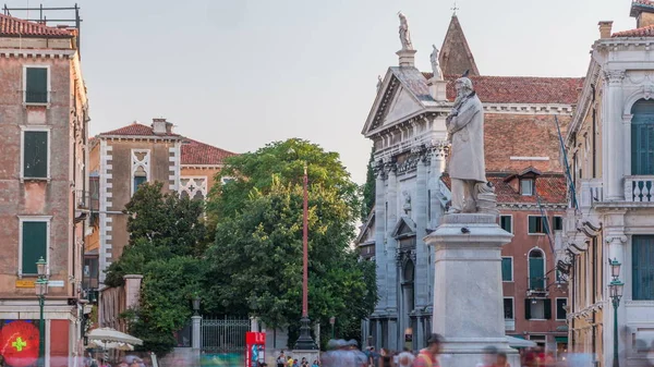 Turisté Kolem Památníku Niccolo Tommaseo Timelapse Náměstí Campo Santo Stefano — Stock fotografie