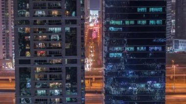 Dubai'de Jumeirah göl kuleleri ilçe gece timelapse konut ve ofis binaları