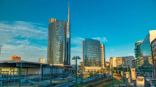 Milan Skyline Nowoczesnych Drapaczy Chmur Porta Nuova Biznesowej Dzielnicy Timelapse — Zdjęcie stockowe