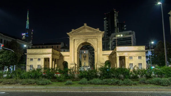 Die Porta Nuova Stadttore Mit Nächtlicher Beleuchtung Zeitraffer Milan Italien — Stockfoto