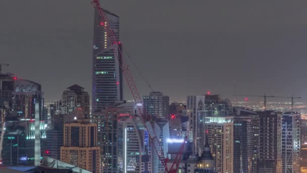 Dubai Marina wolkenkrabbers en jumeirah meer torens uitzicht vanaf de bovenste luchtfoto nachtelijke tijdspanne in de Verenigde Arabische Emiraten. — Stockvideo