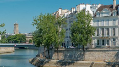 Saint-Louis köprü timelapse evler Orleans dolgu ile. Paris, Fransa, Seine Nehri üzerinde iki ada Ile de la cite ve Ile saint Louis aradı. Paris, Fransa.