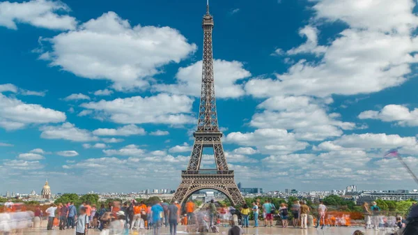 Ludzie Chodzą Słynnym Placu Trocadero Wieżą Eiffla Tle Timelapse Trocadero — Zdjęcie stockowe