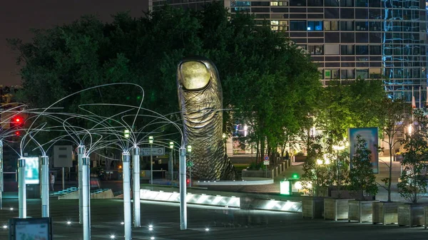 Tummen Skulptur Cesar Baldaccini Natt Timelapse Och Höghuset Affärsdistriktet Försvar — Stockfoto