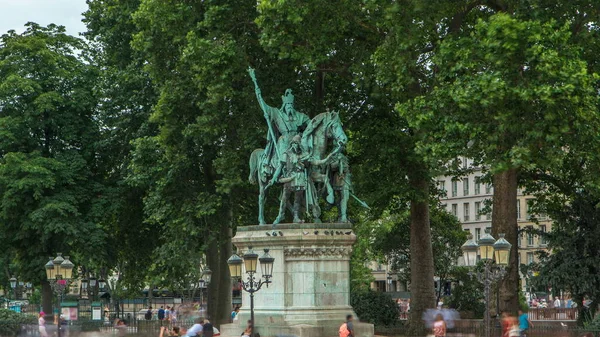 Statua Charlemagne Ses Leudes Timelapse Cathascar Notre Dame Paris Gente — Foto Stock