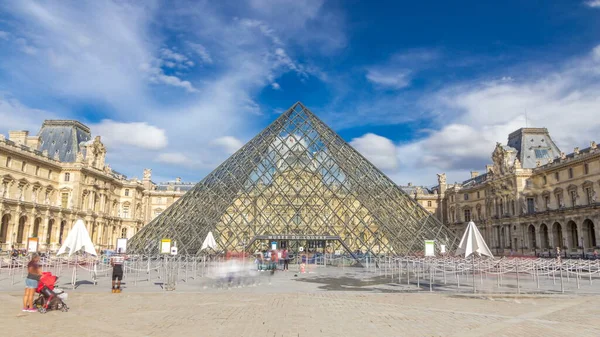 Gran Pirámide Vidrio Patio Principal Del Museo Del Louvre Timelapse — Foto de Stock