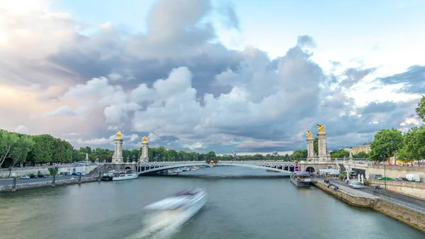 Мост Александра Iii Охватывает Реку Сена Течением Времени Украшенные Декоративными — стоковое фото