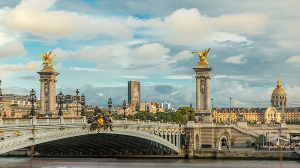 Ponte Alexandre Iii Abrangendo Rio Sena Timelapse Decorado Com Lâmpadas — Fotografia de Stock