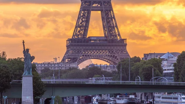 Eiffeltoren Zonsopgang Timelapse Met Boten Seine Rivier Parijs Frankrijk Uitzicht — Stockfoto