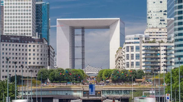 Budynki Biurowe Nowoczesnej Części Paryża Defense Timelapse Drapacze Chmur Szynami — Zdjęcie stockowe