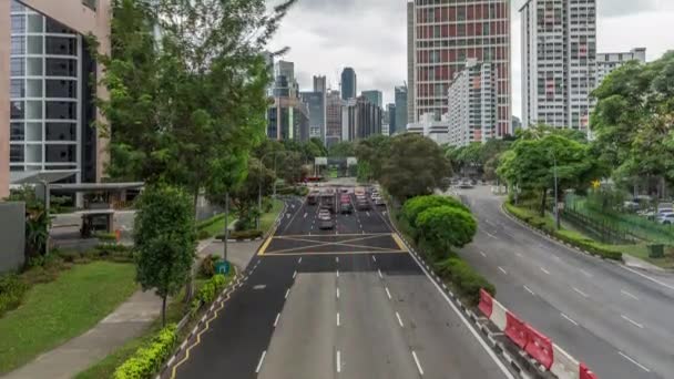 Trafic avec des voitures sur une scène urbaine et de rue dans le quartier central de Singapour timelapse — Video