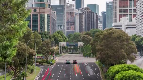 Verkeer met auto 's op straat en in de stad in de centrale wijk van Singapore timelapse — Stockvideo